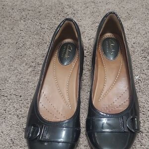 Clarks Women's Glossy Black Loafers Size 6
